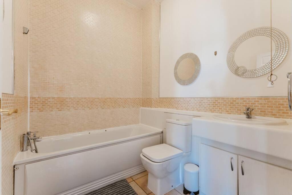 Comfortable Double Room For Your London Getaway Ngoại thất bức ảnh